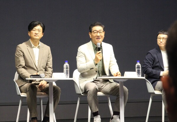 삼성​​​​​​​전자가 3일 서울 서초구 서초사옥에서 '웰컴 투 비스포크 AI'를 열었다. 한종희 삼성전자 대표이사가 비스포크 AI 관련 질의에 답하고 있다.[사진=김민우 기자]