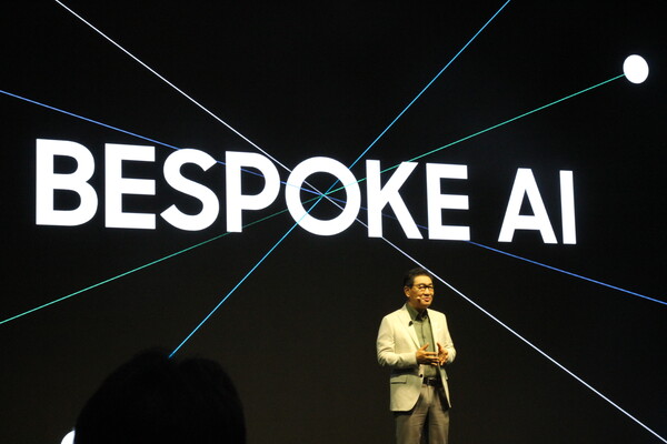 삼성​​​​​​​전자가 3일 서울 서초구 서초사옥에서 '웰컴 투 비스포크 AI'를 열었다. 한종희 삼성전자 대표이사가 비스포크 AI 전략을 발표하고 있다. [사진=김민우 기자]