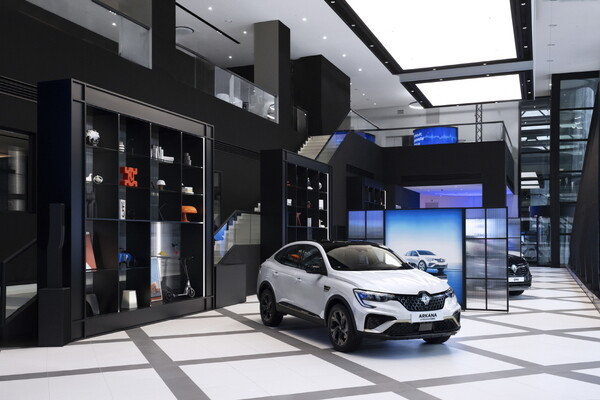 르노코리아의 플래그십 스토어 '르노 성수' 내 전시장 모습 [르노코리아 제공=뉴스퀘스트]