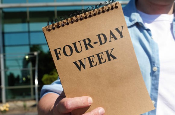 그동안 시범적으로 운영되었던 주4일제 근무제도가 현실적으로 도입될 것으로 보인다. 무엇보다 가장 큰 걸림돌이라고 생각됐던 기업의 최고 책임자인 CEO들이 이 제도에 호의적으로 변하고 있기 때문이다. [사진=iStock free image]