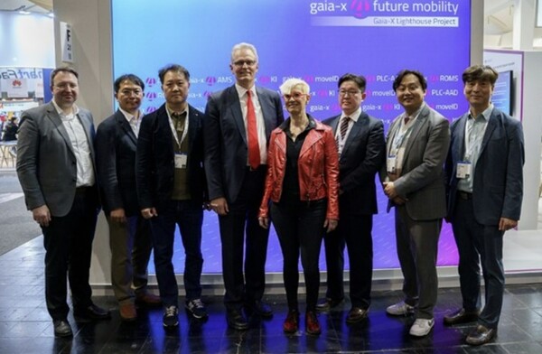 가이아-X(GAIA-X) 글로벌 프로젝트 참여기업 간 업무협약 체결 모습 [이지스 제공=뉴스퀘스트]