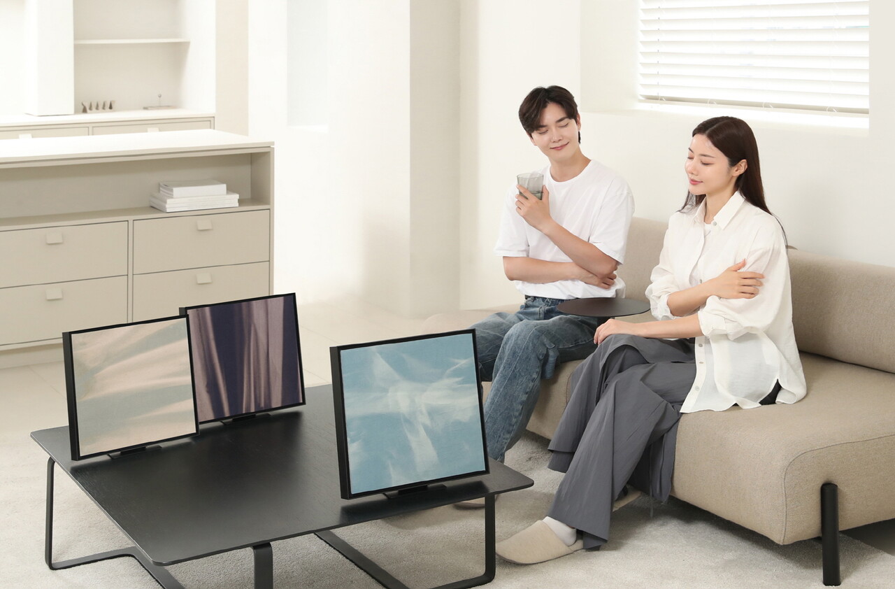 삼성전자가 패션 브랜드 '지용킴'과 협업한 '뮤직 프레임' 스페셜 에디션을 출시한다. [삼성전자 제공=뉴스퀘스트]