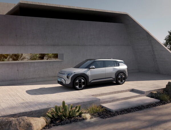 기아가 EV3의 사양 구성과 가격을 공개하고 4일부터 전국 지점과 대리점에서 계약을 시작한다고 밝혔다. [기아 제공=뉴스퀘스트] 