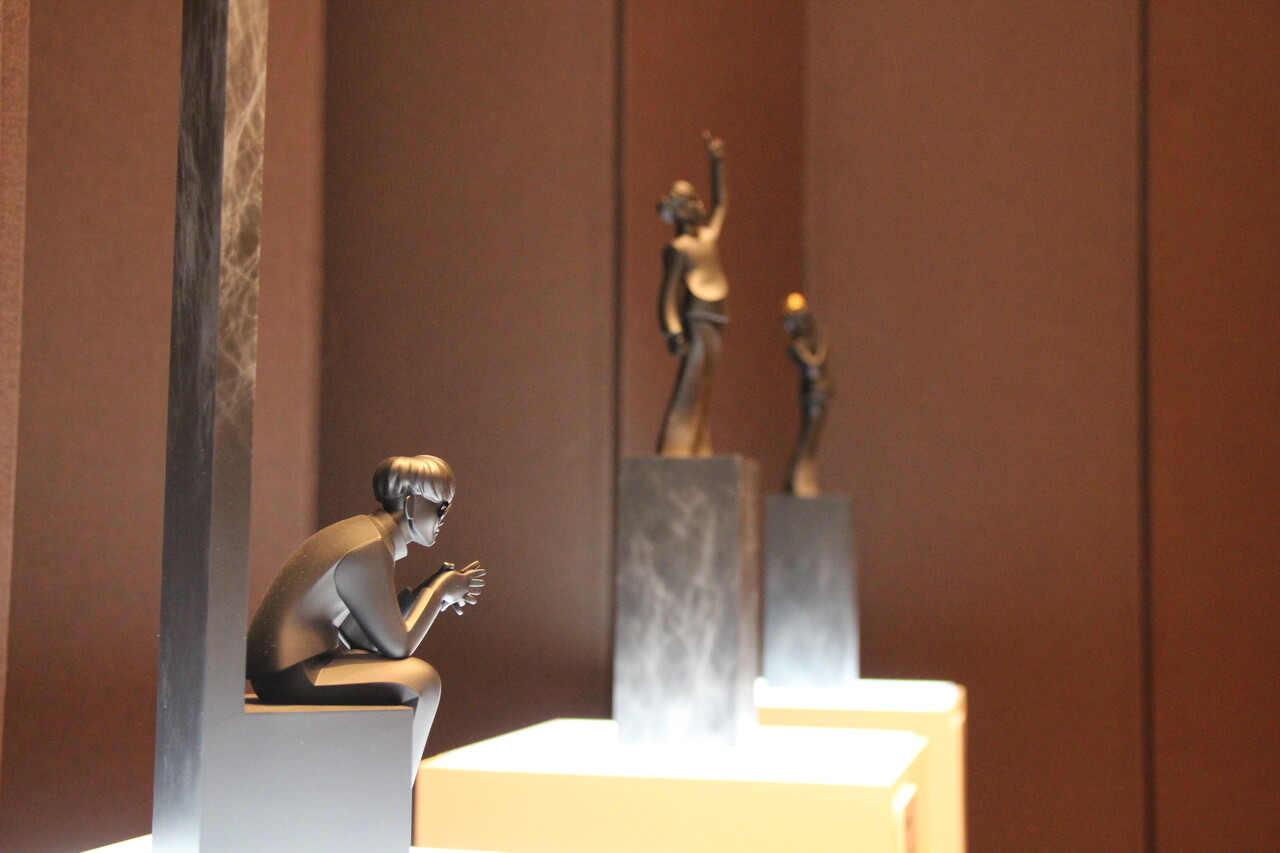 지난 6일 서울 중구 신라호텔에서 리그오브레전드 '전설의 전당' 헌액식이 열렸다. 수상자인 '페이커' 이상혁 선수를 기념하는 조각상. 데뷔 11년차 페이커의 영광과 고뇌의 순간을 표현했다. [사진=김민우 기자]