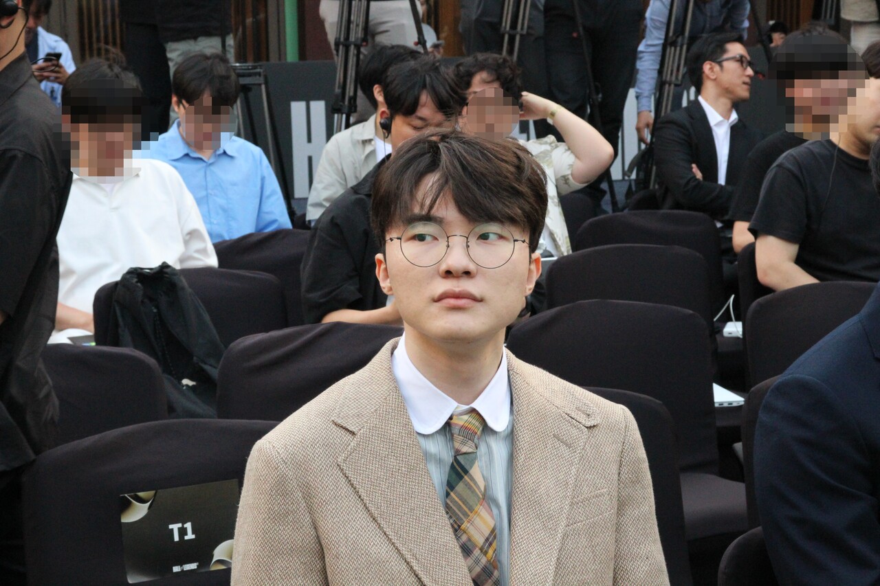 지난 6일 서울 중구 신라호텔에서 리그오브레전드 '전설의 전당' 헌액식이 열렸다. 행사 진행 전 자리에 앉아 대기 중인 수상자 '페이커' 이상혁 선수. [사진=김민우 기자]