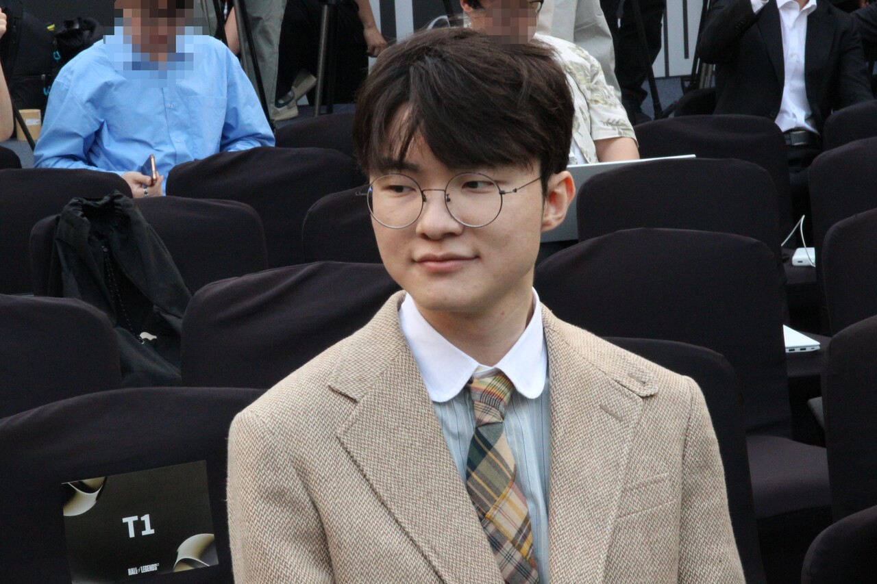 지난 6일 서울 중구 신라호텔에서 리그오브레전드 '전설의 전당' 헌액식이 열렸다. 행사 진행 전 자리에 앉아 대기 중인 수상자 '페이커' 이상혁 선수. [사진=김민우 기자]