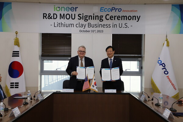 에코프로이노베이션이 지난해 10월 31일 호주의 리튬 업체 ‘아이오니어(Ioneer)’와 리튬 개발 관련 업무협약(MOU)을 체결했다. [에코프로이노베이션 제공=뉴스퀘스트]