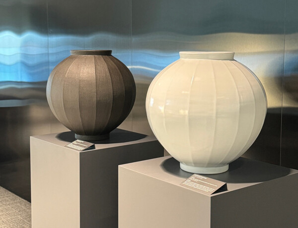 현대건설의 하이엔드 주거브랜드 THE H(디에이치)가 도예가 전상근 작가와 협업해 ‘디에이치 힐링 오브제’를 제작했다고 13일 밝혔다. [현대건설 제공=뉴스퀘스트]