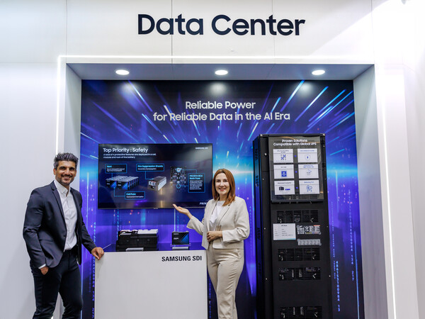 19일 독일 뮌헨에서 개최된 '인터배터리 유럽 2024'에서 삼성SDI 임직원이 UPS(무정전전원장치)용 고출력 셀 제품을 소개하고 있다. [삼성SDI 제공=뉴스퀘스트]