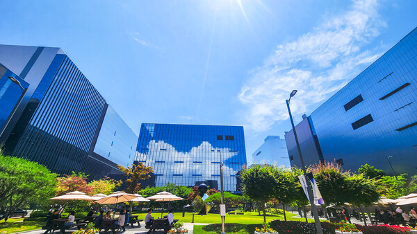 삼성바이오로직스는 조직문화 선포식을 열고, 일에 대한 사명감을 바탕으로 ‘존중·소통·변화’를 실천해 글로벌한 조직문화를 만들어 나가는 데 노사가 한 뜻으로 협력할 것을 다짐했다고 20일 밝혔다. [삼성바이오로직스 제공=뉴스퀘스트]