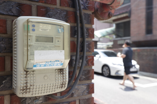 서울의 한 주택가에 설치된 전력계량기. [사진=연합뉴스]