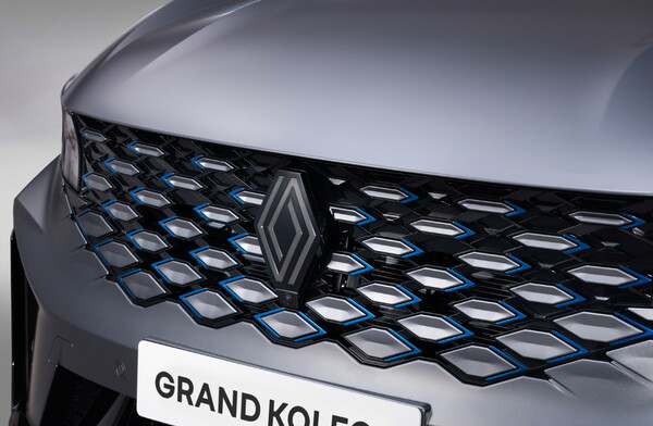 르노코리아가 D SUV 신차 ‘뉴 르노 그랑 콜레오스’를 ‘2024 부산모빌리티쇼’에서 전 세계 최초로 공개했다. [르노코리아 제공=뉴스퀘스트]