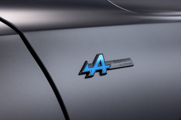 르노코리아가 D SUV 신차 ‘뉴 르노 그랑 콜레오스’를 ‘2024 부산모빌리티쇼’에서 전 세계 최초로 공개했다. [르노코리아 제공=뉴스퀘스트]