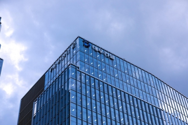 대우건설이 기존 5단계였던 직급을 3단계로 단순화 시키는 내용을 골자로 하는 인사제도 개편을 추진 중이다. [대우건설 제공=뉴스퀘스트]