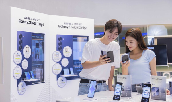 SKT는 19일부터 삼성전자의 최신 스마트폰 ‘갤럭시 Z 폴드6 · Z플립6’의 사전 개통을 시작한다고 밝혔다. [SK텔레콤 제공=뉴스퀘스트]