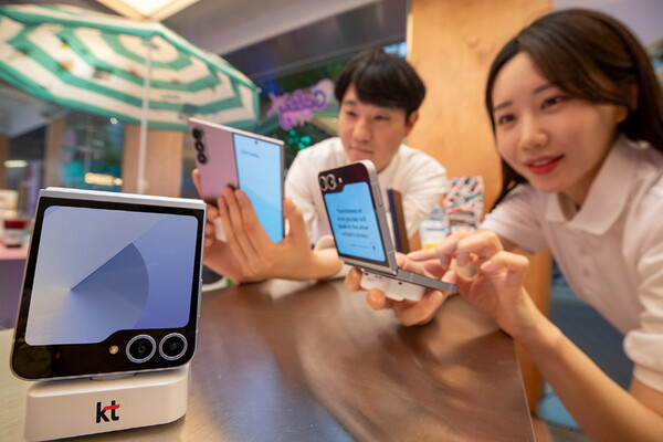 KT가 19일부터 전국 KT 매장 및 공식 온라인몰 KT닷컴에서 삼성전자 ‘갤럭시 Z 폴드6·Z 플립6’ 사전 개통을 시작하고, 다양한 개통 혜택을 제공한다고 밝혔다. [KT 제공=뉴스퀘스트]
