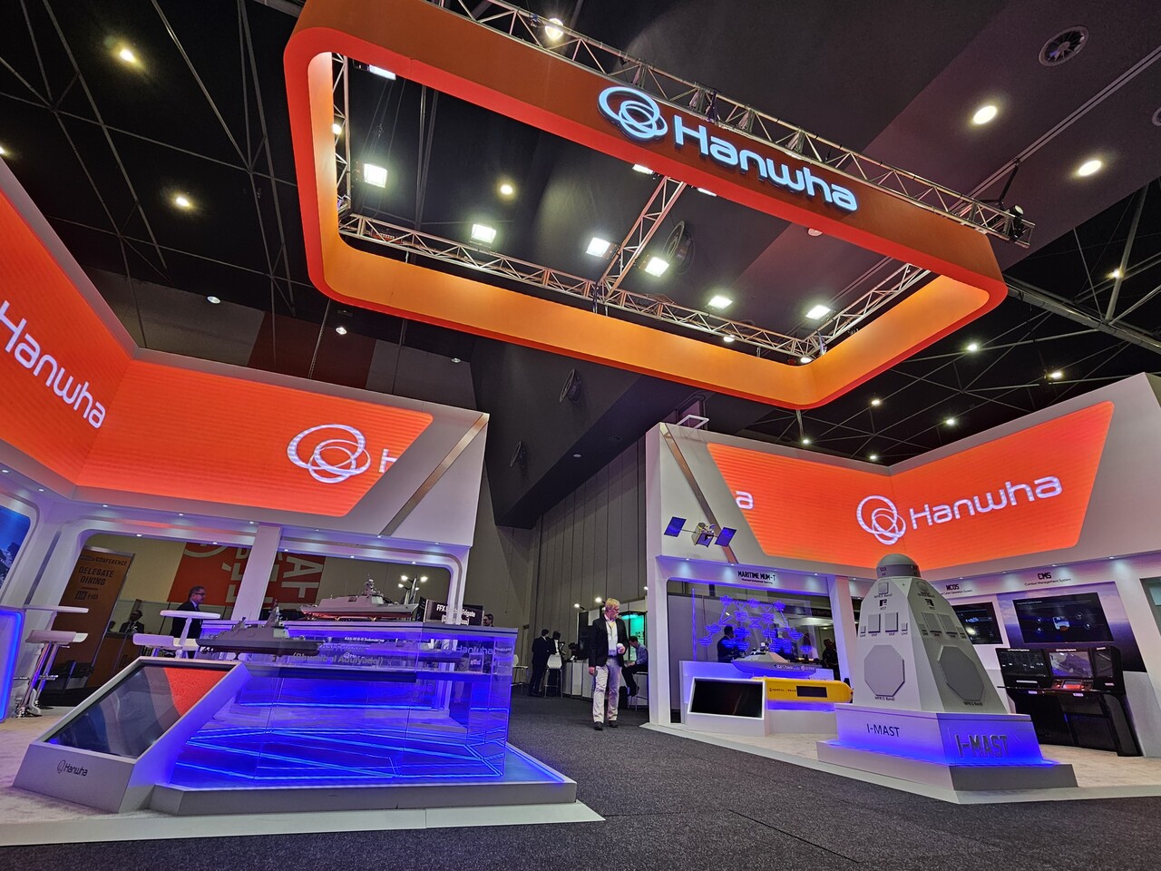 한화시스템과 한화오션이 호주 IODS에 참가해 글로벌 해양 역량을 선보인다. (왼쪽부터) 한화오션 부스, 한화시스템 부스. [한화시스템 제공=뉴스퀘스트]