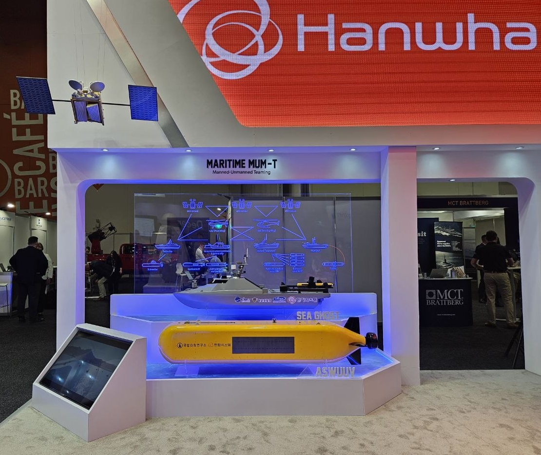 한화시스템이 호주 IODS전시에서 초지능 초연결 초융합 ‘유무인 복합체계(MUM-T)’ 솔루션을 제시하고 있다. [한화시스템 제공=뉴스퀘스트]