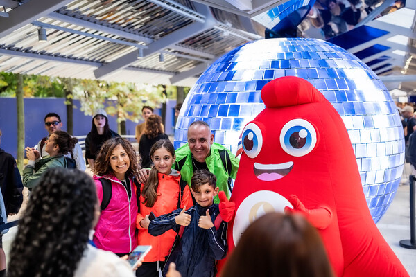 삼성전자가 파리 올림픽 개막을 기념해 도심 내 마리니 광장에 '삼성 올림픽 체험관'을 추가 개관했다. [삼성전자 제공=뉴스퀘스트]