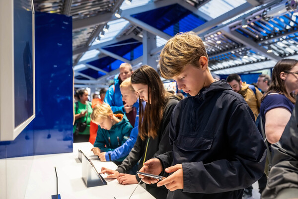 삼성전자가 파리 올림픽 개막을 기념해 도심 내 마리니 광장에 '삼성 올림픽 체험관'을 추가 개관했다. [삼성전자 제공=뉴스퀘스트]