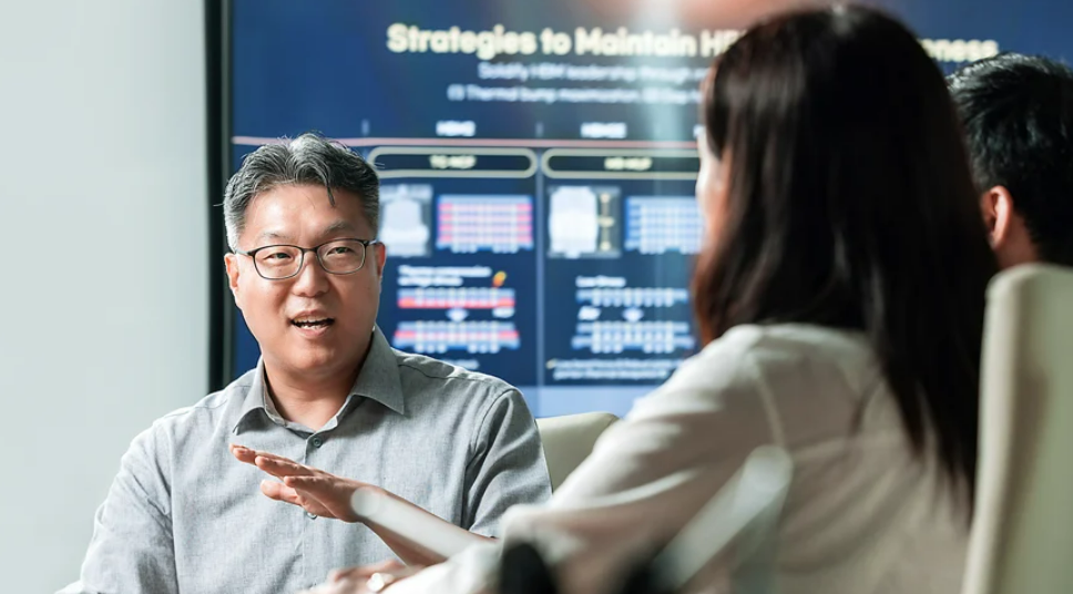 이규제 SK하이닉스 부사장(PKG제품개발 담당). 그는 고객사의 맞춤형 수요로 고도화되는 6세대 HBM에 적기 대응하기 위해 차세대 패키징 기술을 개발해야 한다고 강조했다. [SK하이닉스 제공=뉴스퀘스트]