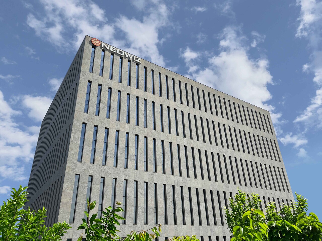 네오위즈는 2분기 연결 매출액과 영업이익이 각각 870억원, 47억원을 기록했다고 9일 밝혔다. 네오위즈 판교 타워. [네오위즈 제공=뉴스퀘스트]