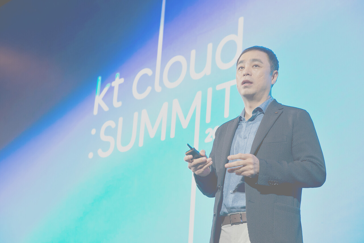 최지웅 KT클라우드 대표가 지난 5월 2일 오전 서울 강남구 그랜드 인터컨티넨탈 서울 파르나스에서 열린 'KT클라우드 서밋 2024'에서 기조연설을 하고 있다. [KT 제공=뉴스퀘스트]