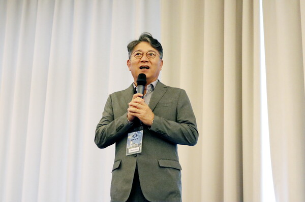 곽재선 KGM 회장(사진)이 튀르키예에 이어 독일 딜러들과 콘퍼런스를 갖는 등 글로벌 광폭 행보로 수출 물량 확대에 나섰다. [KG모빌리티 제공=뉴스퀘스트]