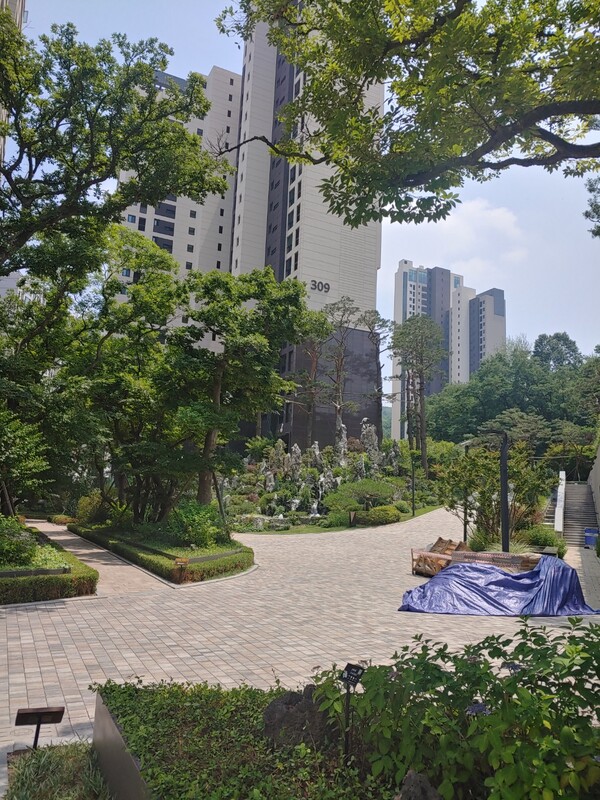 대형건설사들이 서울에서 하이브랜드 단지를 앞세우며 분양에 나서고 있다. 서울 강남구 개포동에 위치한 한 대형건설사의 하이엔드 브랜드 단지 [사진=뉴스퀘스트]