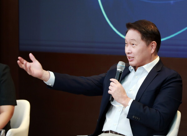 최태원 SK그룹 회장이 지난 21일 '이천포럼 2024' 폐막 세션에서  마무리 발언을 하고 있다. [SK그룹 제공=뉴스퀘스트]