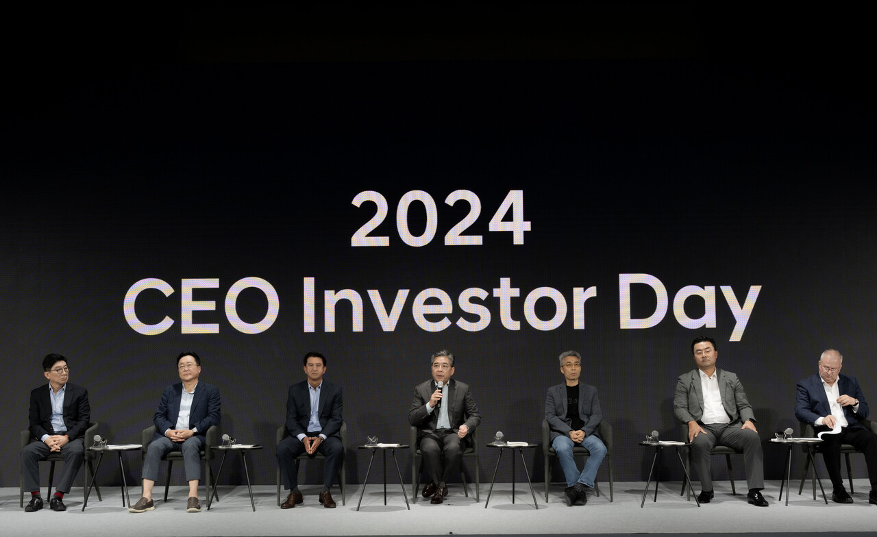 현대차는 중장기 전략 ‘현대 웨이’ 실행을 위한 두 번째 상세 전략으로 ‘모빌리티 게임체인저(Mobility Game Changer)’를 제시하면서, SDV(소프트웨어 중심으로 진화하는 자동차) 개발과 다양한 모빌리티 신사업을 중점적으로 추진해 모빌리티 생태계 변화를 주도하겠다고 밝혔다. [현대차 제공=뉴스퀘스트]