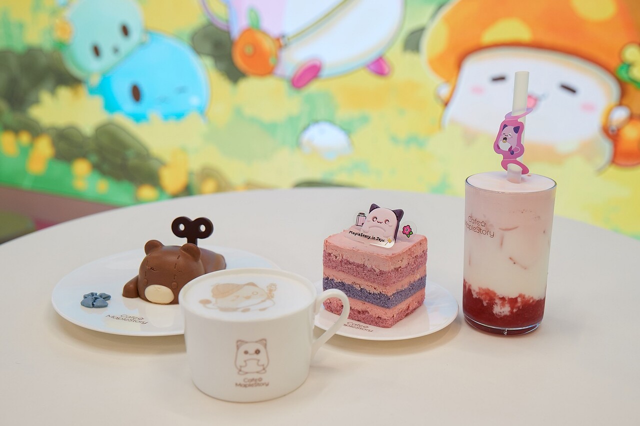 넥슨은 앞서 지난달 23일 제주 넥슨컴퓨터박물관 지하 1층에 '메이플스토리' 테마의 상설 카페를 오픈했다. 사진은 '카페 메이플스토리' 식음료. [넥슨 제공=뉴스퀘스트]