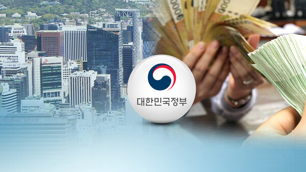 기획재정부가 국회에 제출한 ‘2024~2028년 국가재정운용계획’에 따르면 2024년 적자성 채무는 883조 4000억원으로 올해 전망치(802조원)보다 81조 4000억원(10.1%) 증가할 것으로 예상된다. [사진=연합뉴스]