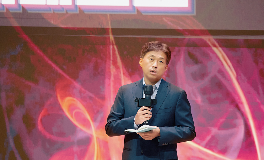 SK하이닉스는 경기 이천 본사에서 ‘원팀(One Team)으로 넥스트(Next)를 준비하는 SK하이닉스 미래포럼(이하 미래포럼)’을 열었다. 행사에 참석한 곽노정 대표이사 사장. [SK하이닉스 제공=뉴스퀘스트]