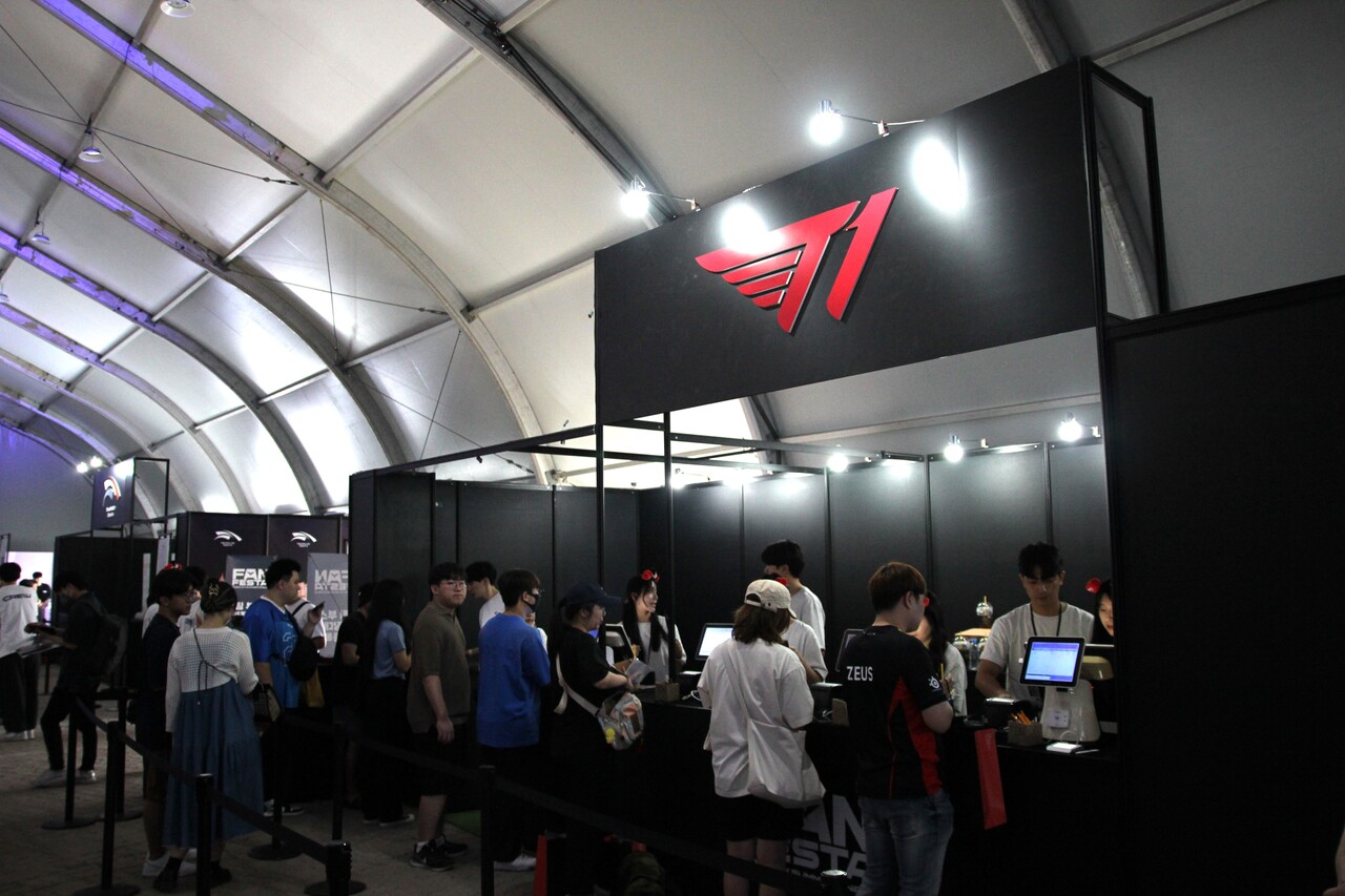 T1 부스. T1은 LCK 최다 우승인 11회 우승을 노린다. [사진=김민우 기자]