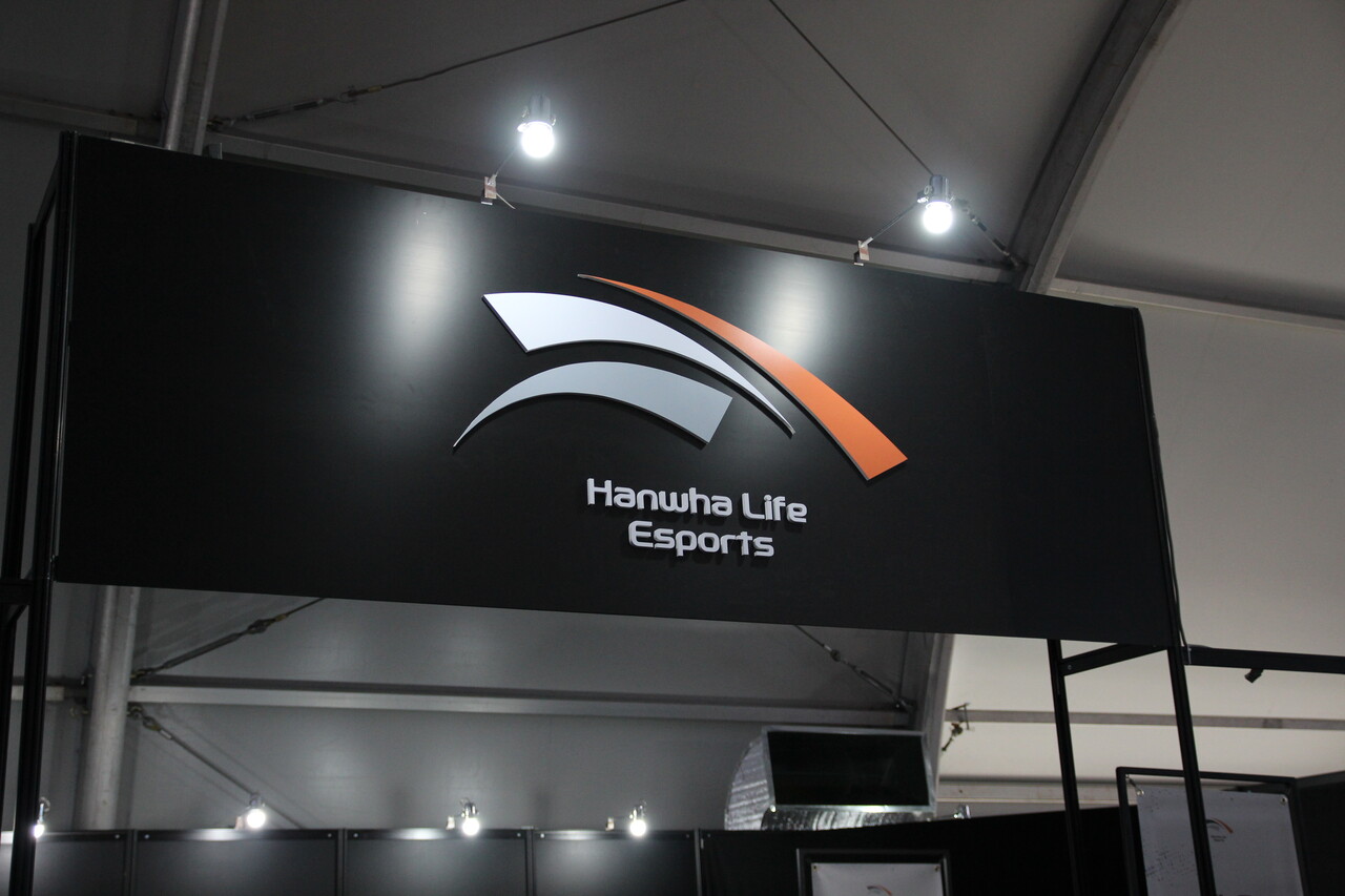 한화생명e스포츠 부스. 한화생명e스포츠는 우승시 2018년 구단 인수 후 첫 우승을 거두게 된다. 오는 7일 결승진출전에서 T1과 5선 3선승제로 먼저 경기를 치른다. [사진=김민우 기자]