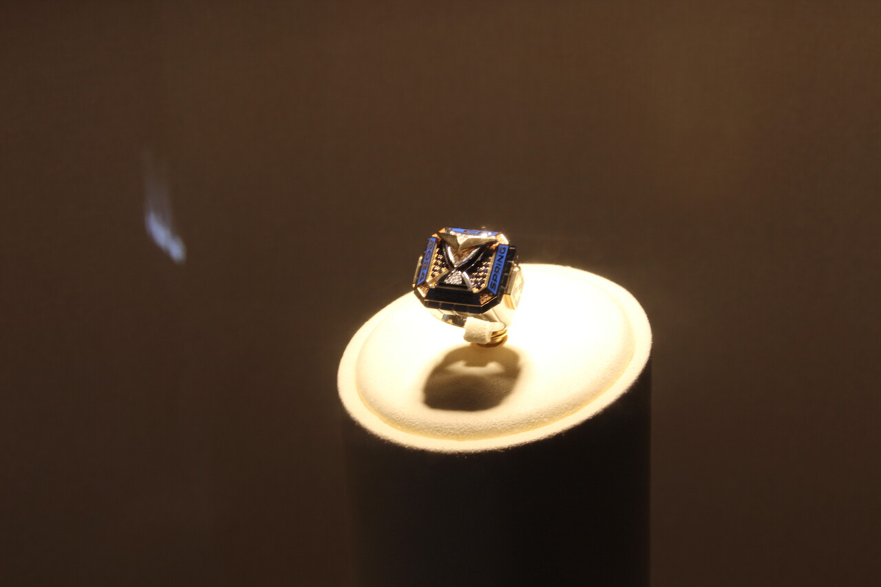 이번 우승팀에 주어지는 LCK 챔피언 링. 국내 대표 주얼리 브랜드 '골든듀'가 자체 제작했다. [사진=김민우 기자]