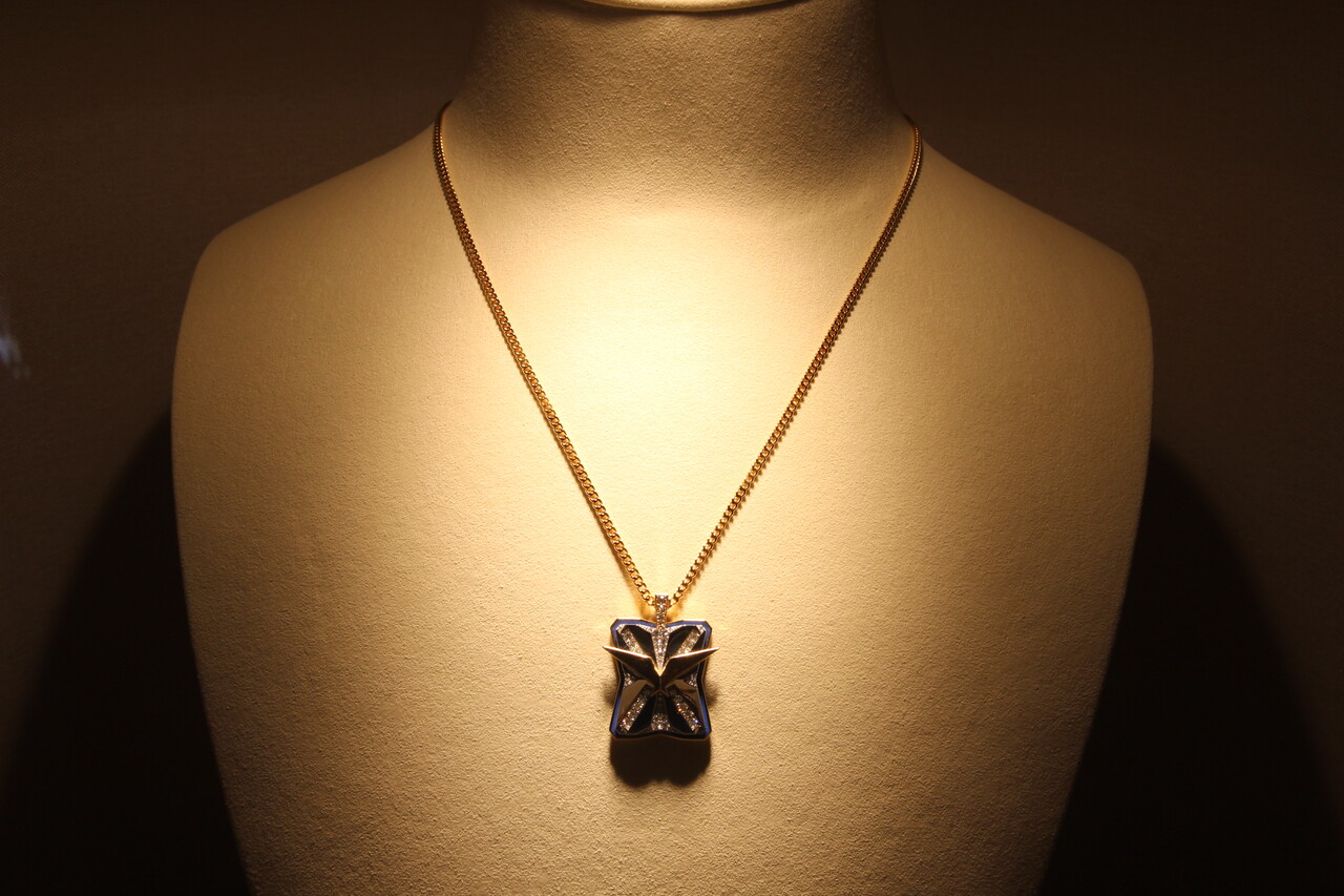 이번 우승팀 MVP에 주어지는 MVP 목걸이. 국내 대표 주얼리 브랜드 '골든듀'가 자체 제작했다. [사진=김민우 기자]