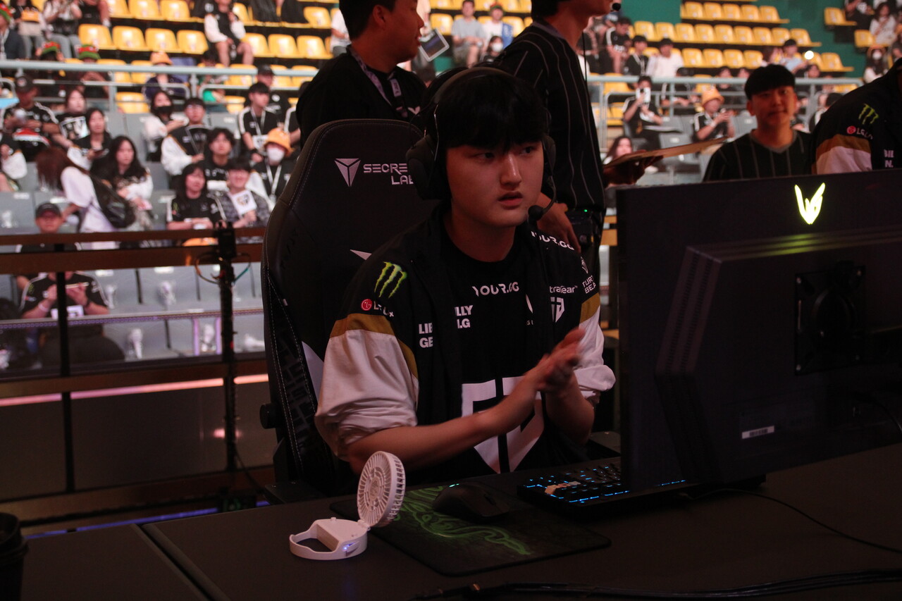 젠지e스포츠가 애쉬의 얼음 화살로 경기 우위를 가져가며 승리를 차지했다. 김수환 '페이즈' 선수. [사진=김민우 기자]