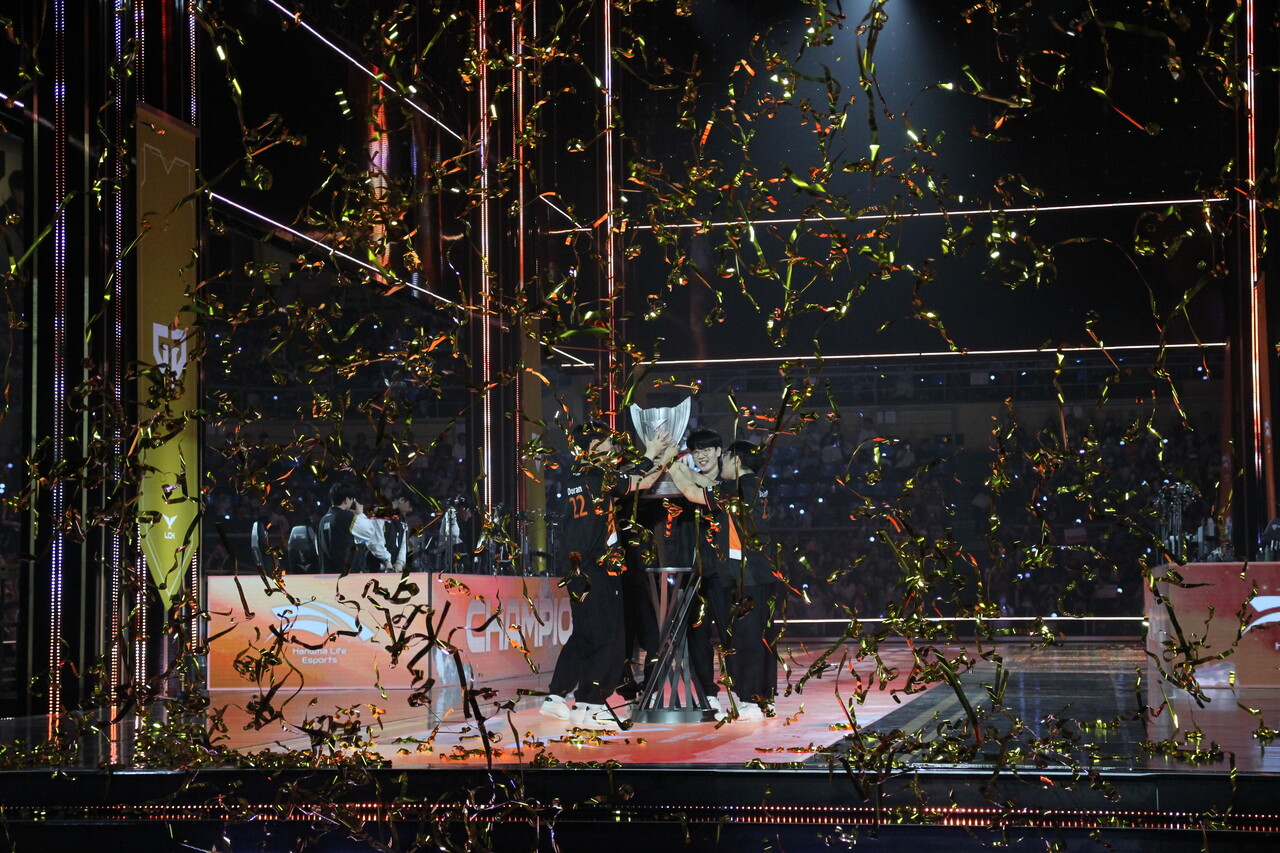 한화생명은 8일 경주 실내체육관에서 열린 '리그오브레전드(LOL) 챔피언스 코리아(이하 LCK)' 결승전에서 젠지e스포츠를 3대 2로 꺾으며 우승을 차지했다. [사진=김민우 기자]