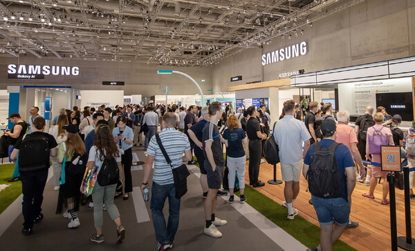 7일(현지 시간) IFA 2024 삼성전자 전시관을 찾은 관람객의 모습 [삼성전자 제공=뉴스퀘스트]
