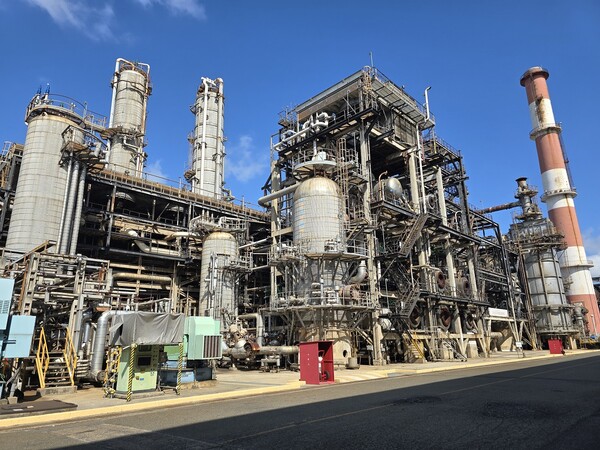 SK에너지가 신규 투자한 전용 탱크 및 배관을 통해 이송한 바이오 원료로, 코프로세싱 방식의 지속가능항공유(SAF) 연속 생산이 가능한 설비 전경 [SK에너지 제공=뉴스퀘스트]