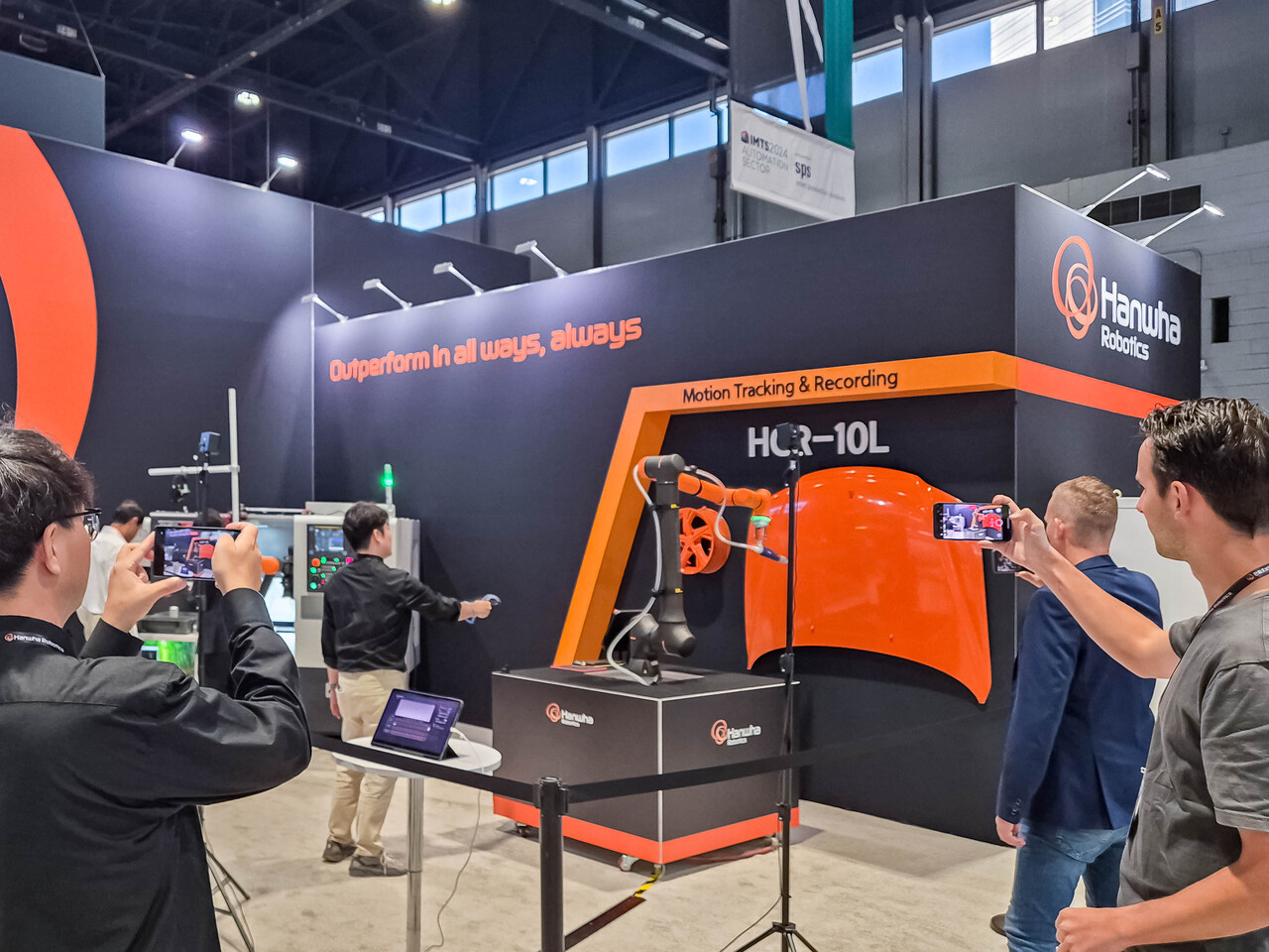 한화로보틱스가 세계 최대 제조 기술 전시회에서 자사의 차세대 협동 로봇을 처음으로 공개했다. [한화로보틱스 제공=뉴스퀘스트]