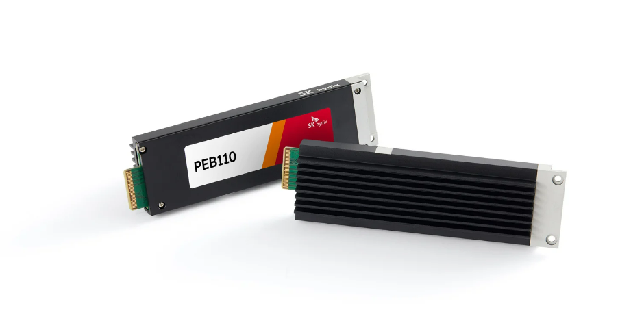 SK하이닉스가 개발한 신제품 SSD 'PEB110 E1.S'. [SK하이닉스 제공=뉴스퀘스트]