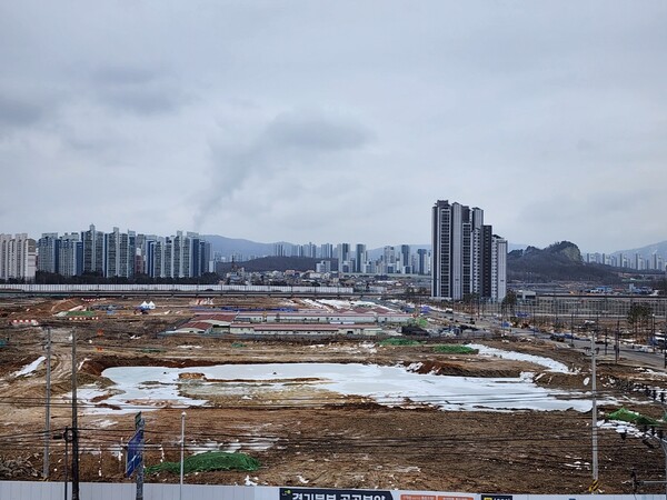 국토교통부는 분양가상한제 주택에 적용되는 기본형건축비를 3.3% 인상한다고 13일 고시했다. 사진은 경기도 양주시 한 공공택지지구 모습 [사진=뉴스퀘스트]