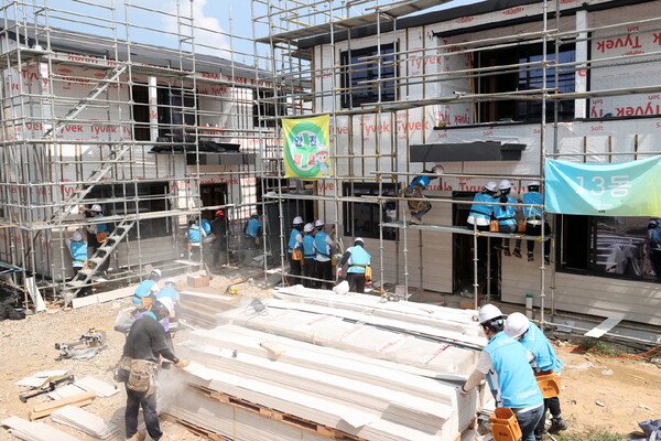 골조 공사를 위한 밑작업 중인 모습 [대우건설 제공=뉴스퀘스트]