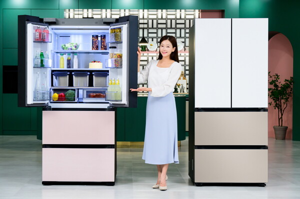 삼성전자 모델이 '비스포크 AI 김치플러스'를 소개하고 있다 [삼성전자 제공=뉴스퀘스트]