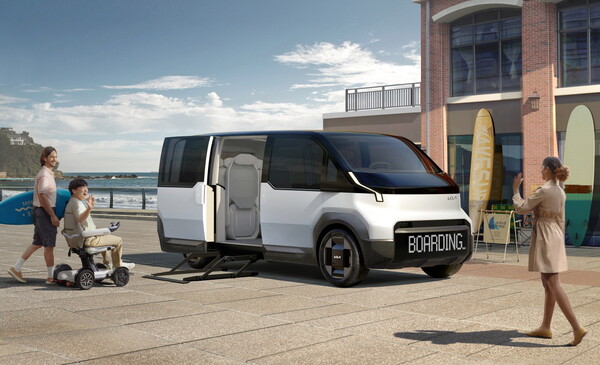 기아가 혁신적인 고객 맞춤형 공간과 효율적인 차량 내 경험을 제공하는 토탈 모빌리티 솔루션인 PBV를 앞세워 일본 시장에 진출한다.