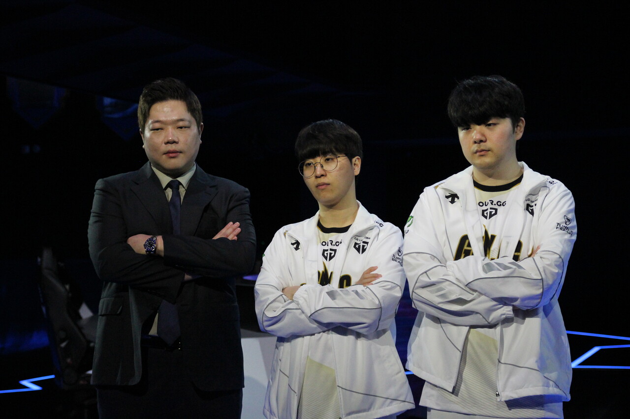 (사진 왼쪽부터) 젠지e스포츠 김정수 감독, 김기인 '기인', 김건부 '캐니언' 선수. [사진=김민우 기자]