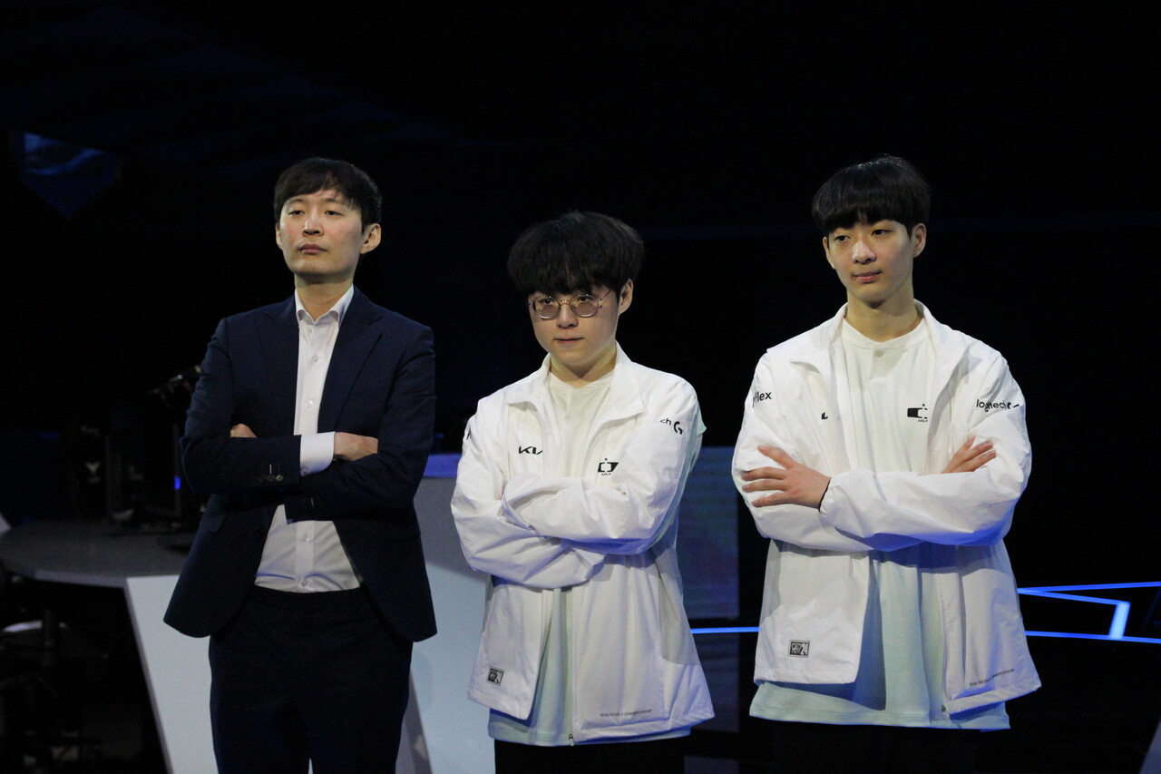 (사진 왼쪽부터) 디플러스 기아 이재민 감독, 허수 '쇼메이커', 최용혁 '루시드' 선수 [사진=김민우 기자]